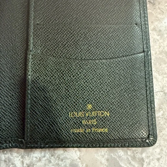 Louis Vuitton Epi Green Key Card Holder Elegant Design